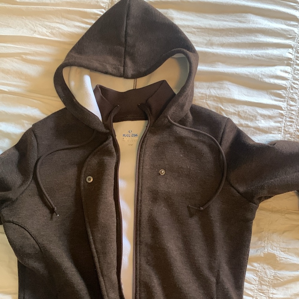 PEARL IZUMI Women’s LG choc brown heavywt hooded jacket. Zipup, & then snap flap